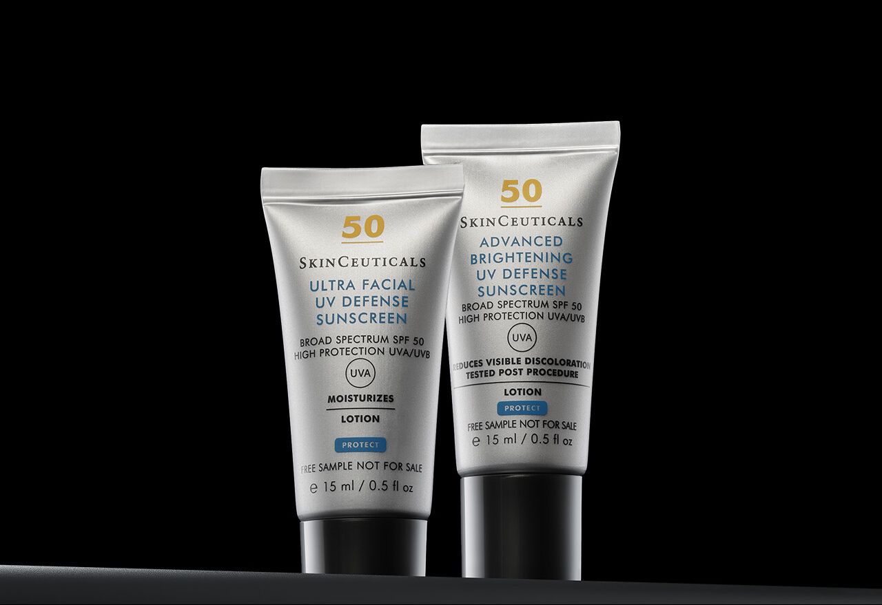 Eine Nahaufnahme einer Skinceuticals HA Intensifier Multi-Glycan Flasche, auf einem Farbverlauf-Hintergrund​