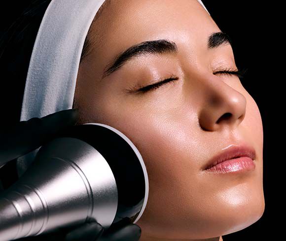 Traitement par injections de neurotoxine en cabinet esthetique.
