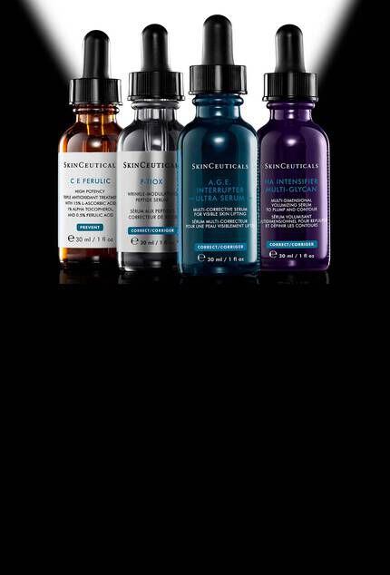 Vier Serum-Flaschchen von SkinCeuticals: das braune C E Ferulic, das durchsichtige P-TIOX, das blaue A.G.E. Interrupter Ultra und das lilafarbene HA Intensifier Multi-Glycan. Sie sind vor einem dunklen Hintergrund arrangiert, wodurch die einzelnen Flaschchen besonders ausdrucksstark hervorgehoben und in Szene gesetzt werden.