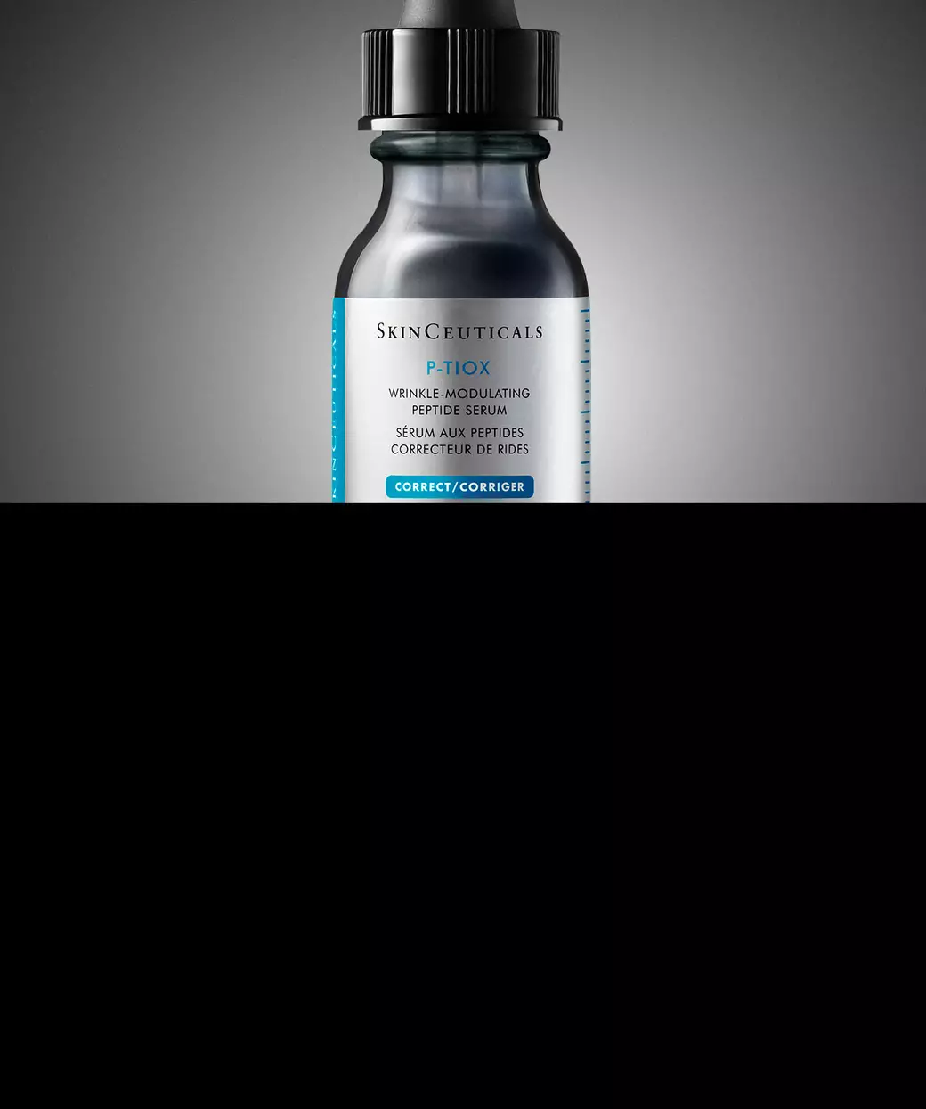 Gros plan sur deux flacons de creme solaire Skinceuticals, un Ultra Facial UV Defense et un Advanced Brightening UV Defense, sur fond noir.