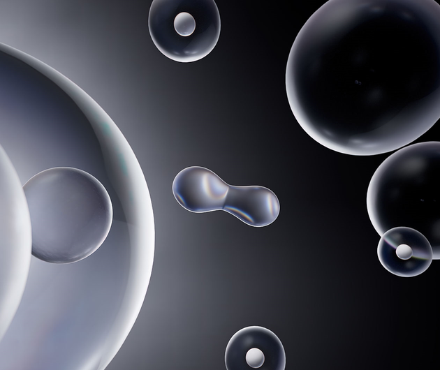 Des bulles translucides sur fond sombre, evoquant un monde microscopique et abstrait.