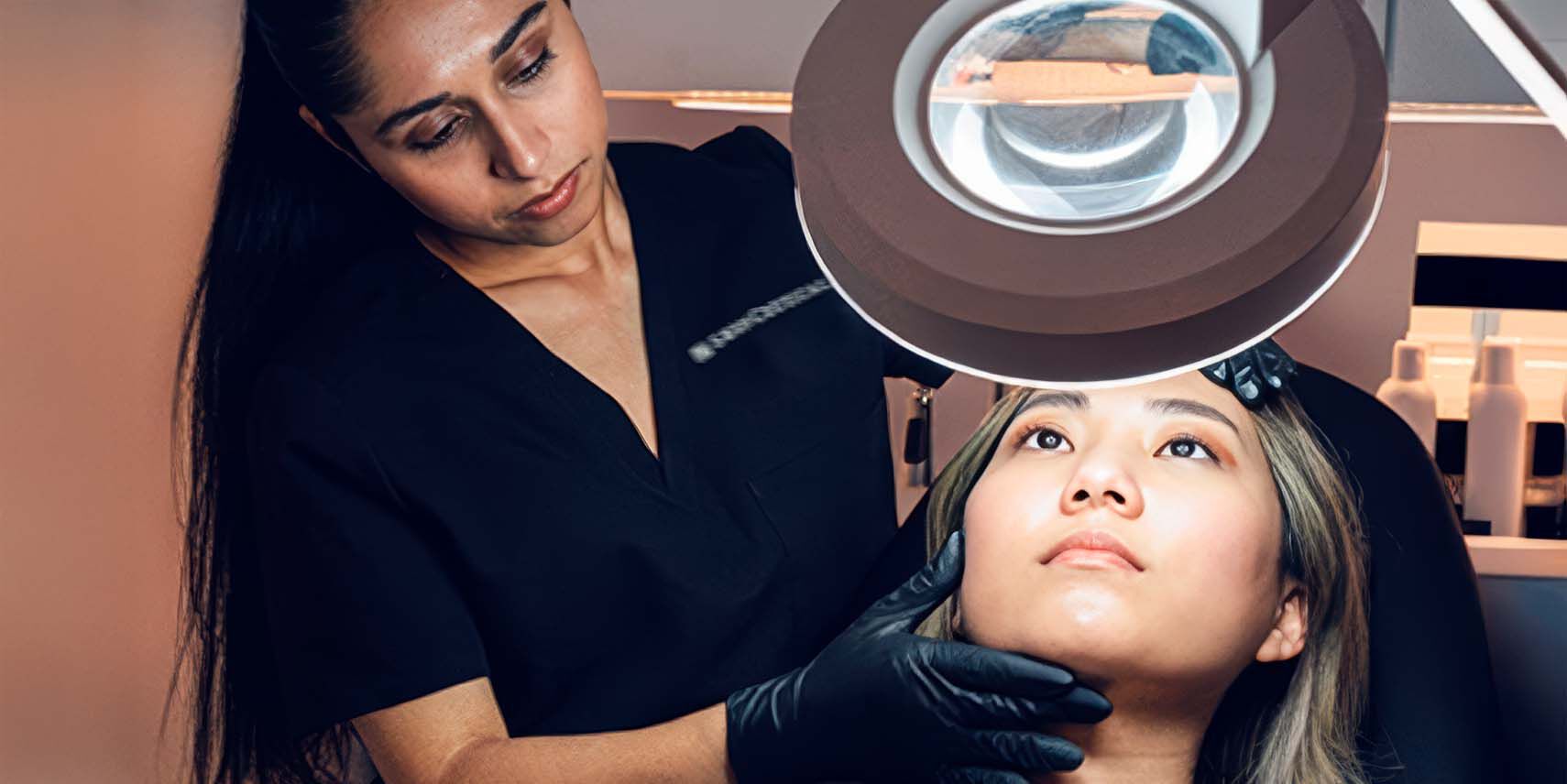 TROUVEZ VOTRE EXPERT SKINCEUTICALS