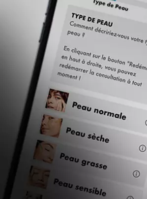 Un ecran de smartphone affichant un questionnaire sur les types de peau avec differentes options a selectionner.