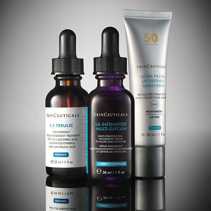 Zwei Hautpflegeprodukte von SkinCeuticals: C E Ferulic und HA Intensifier auf schwarzem Hintergrund.
